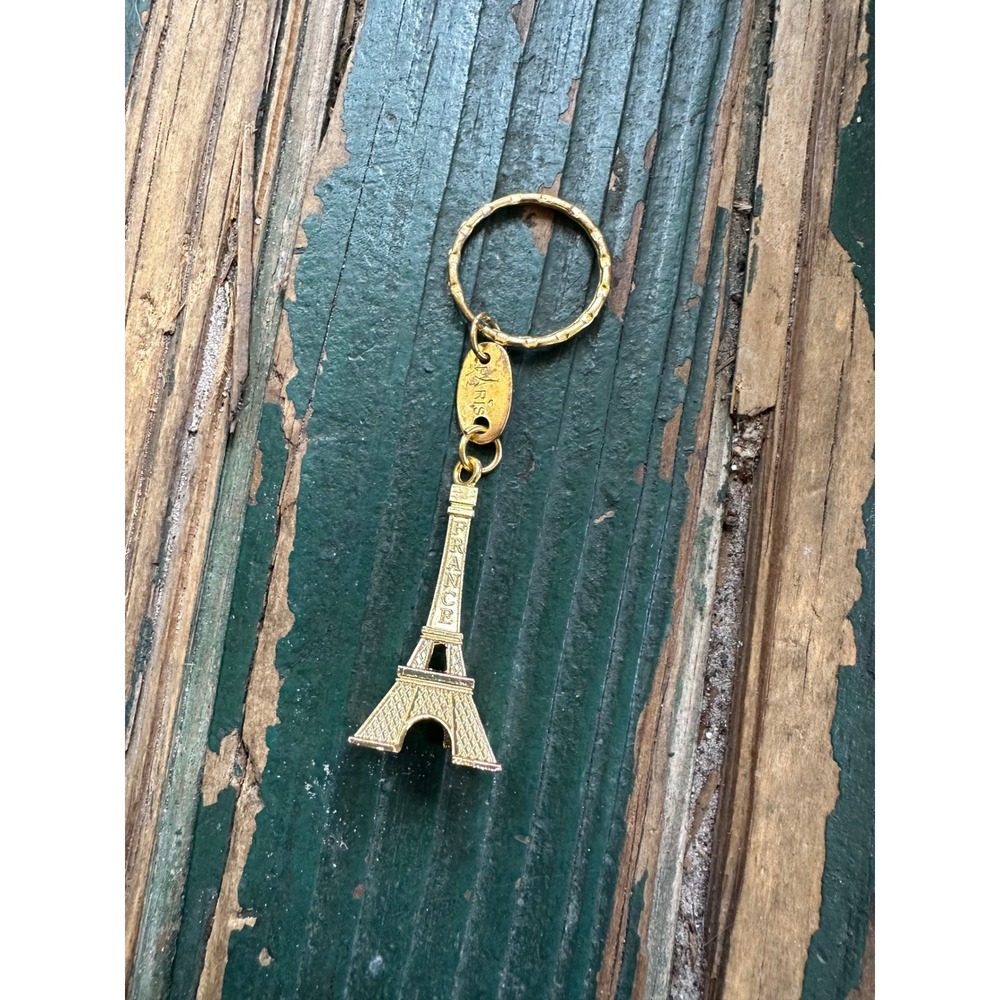 Vintage Gold Tone Eiffel Tower Paris France Souvenir Keychain Charm A3947